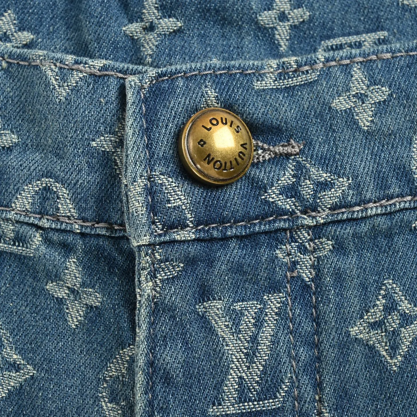 Louis Vuitton/